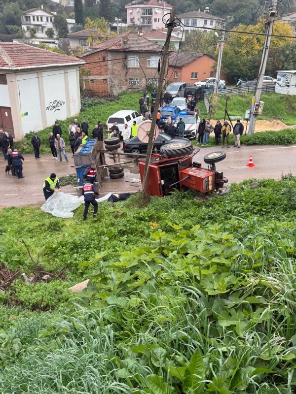 Bursa'da devrilen traktörün sürücüsü öldü