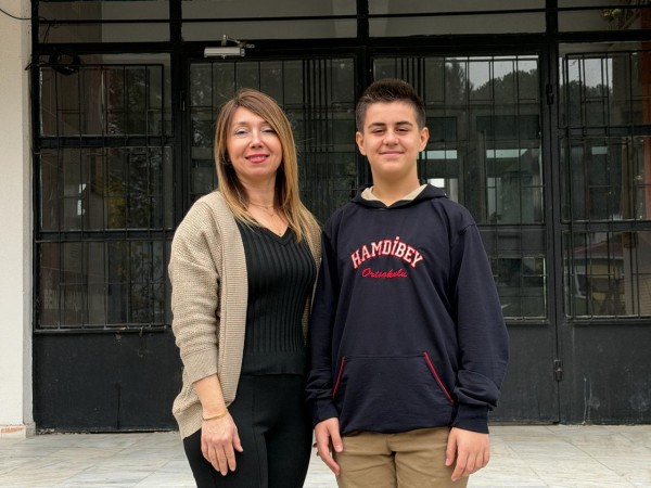 Çanakkaleli ortaokul öğrencisi "telif hakları" afişiyle Türkiye birincisi oldu