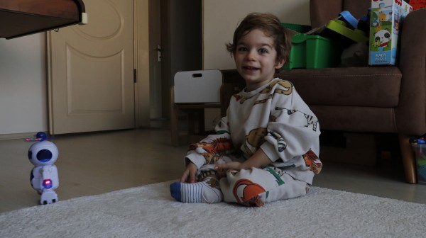 DMD hastası Uras Ege'nin ailesi, çocuklarının akranlarıyla oynayabileceği günler için mücadele ediyor
