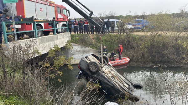 Edirne’de dereye yuvarlanan otomobilin sürücüsü hayatını kaybetti