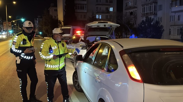 Edirne'de trafiği tehlikeye düşüren araçlara ceza kesildi