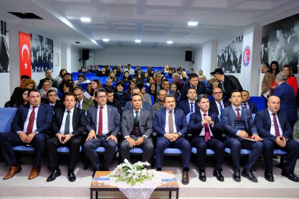 Gelibolu’da üniversite ve yerel paydaşlar çalıştayda bir araya geldi
