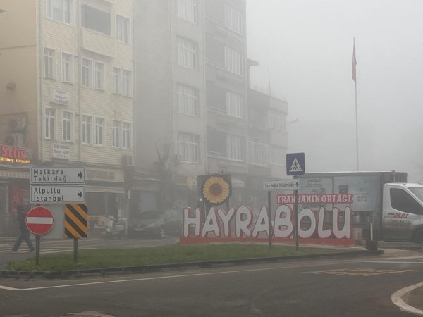 Hayrabolu'da sis etkili oldu