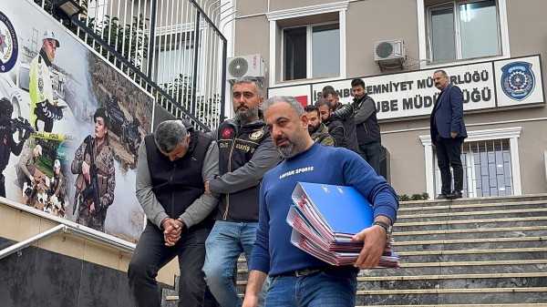 İstanbul merkezli 6 ilde "change" otobüs operasyonunda yakalanan 14 zanlı tutuklandı