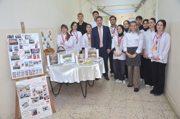 Karamürsel'de ortaokul öğrencilerine mesleki eğitim tanıtıldı