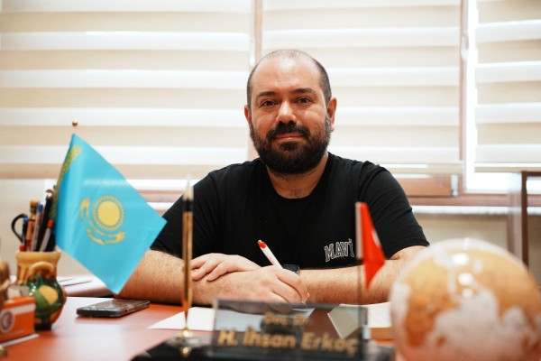 Kazakistan'daki bir müzede yer alan buluntunun Oğuzlar'a ait yazıt olduğu belirlendi