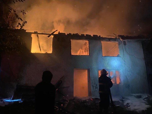 Kırklareli'nde çıkan yangında iki katlı ev kullanılamaz hale geldi