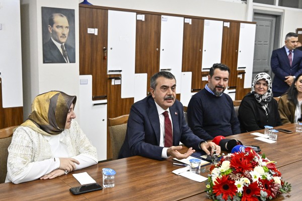 Milli Eğitim Bakanı Tekin'den Kadıköy Mesleki ve Teknik Anadolu Lisesi'ne ziyaret