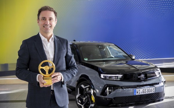 Opel Mokka GSE'ye "2025 Altın Direksiyon Ödülü"