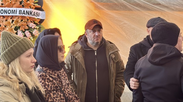 Oyuncu Serkan Keskin'in vefat eden babası Kocaeli'de toprağa verildi
