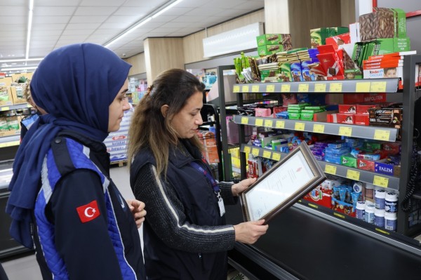 Ümraniye Belediyesinden ilçedeki marketlere zabıta denetimi