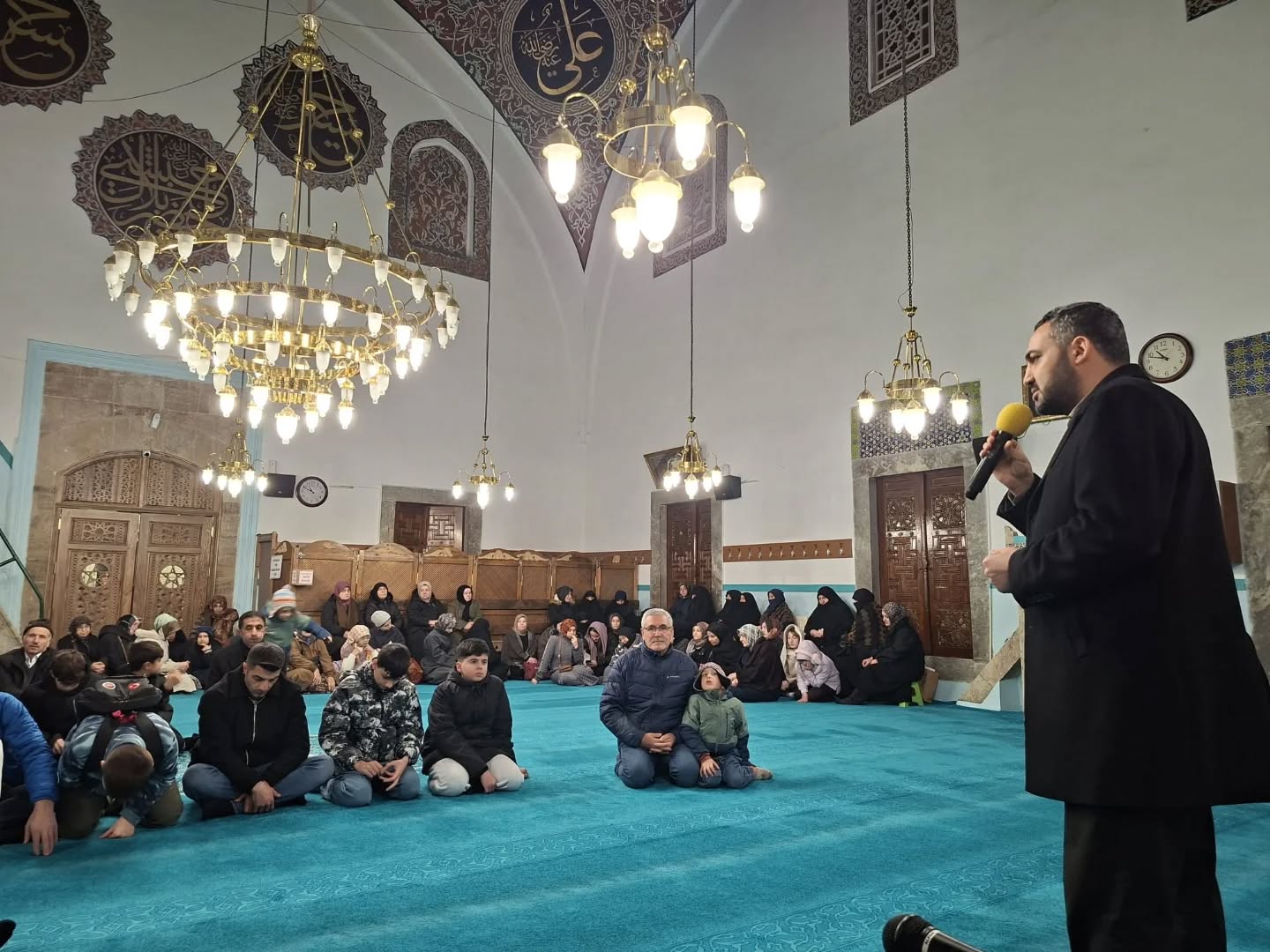 UMRE YOLCULARI DULARLA KUTSAL TOPRAKLARA UĞURLANDI