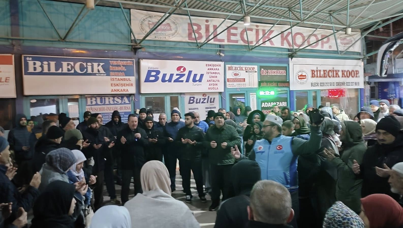 UMRECİLER DUALARLA UĞURLANDI