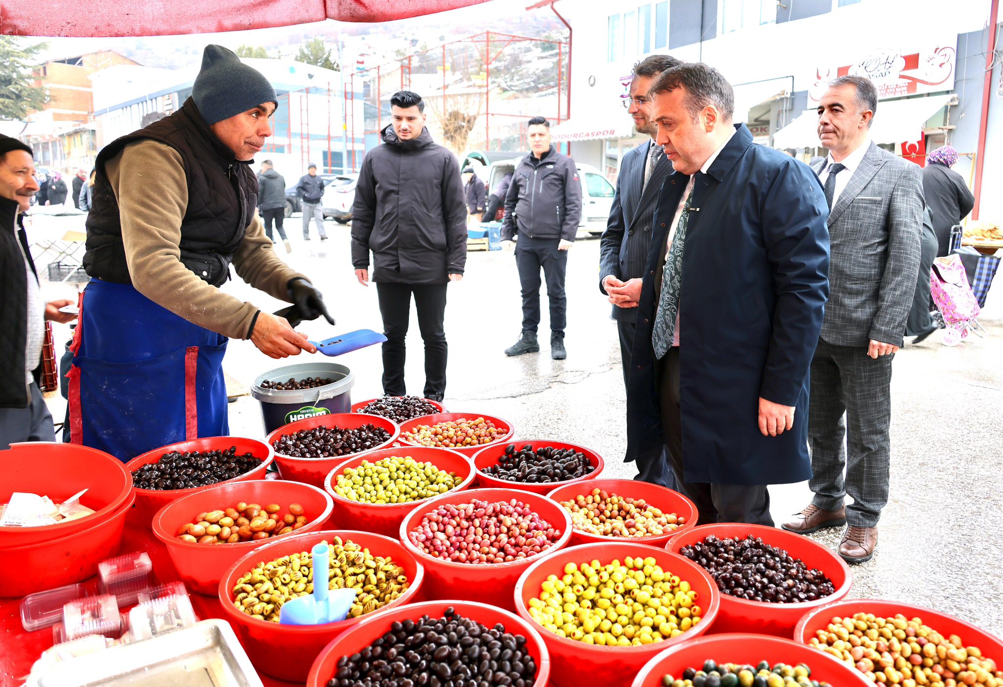 VALİ SÖZER'DEN PAZAR ZİYARETİ