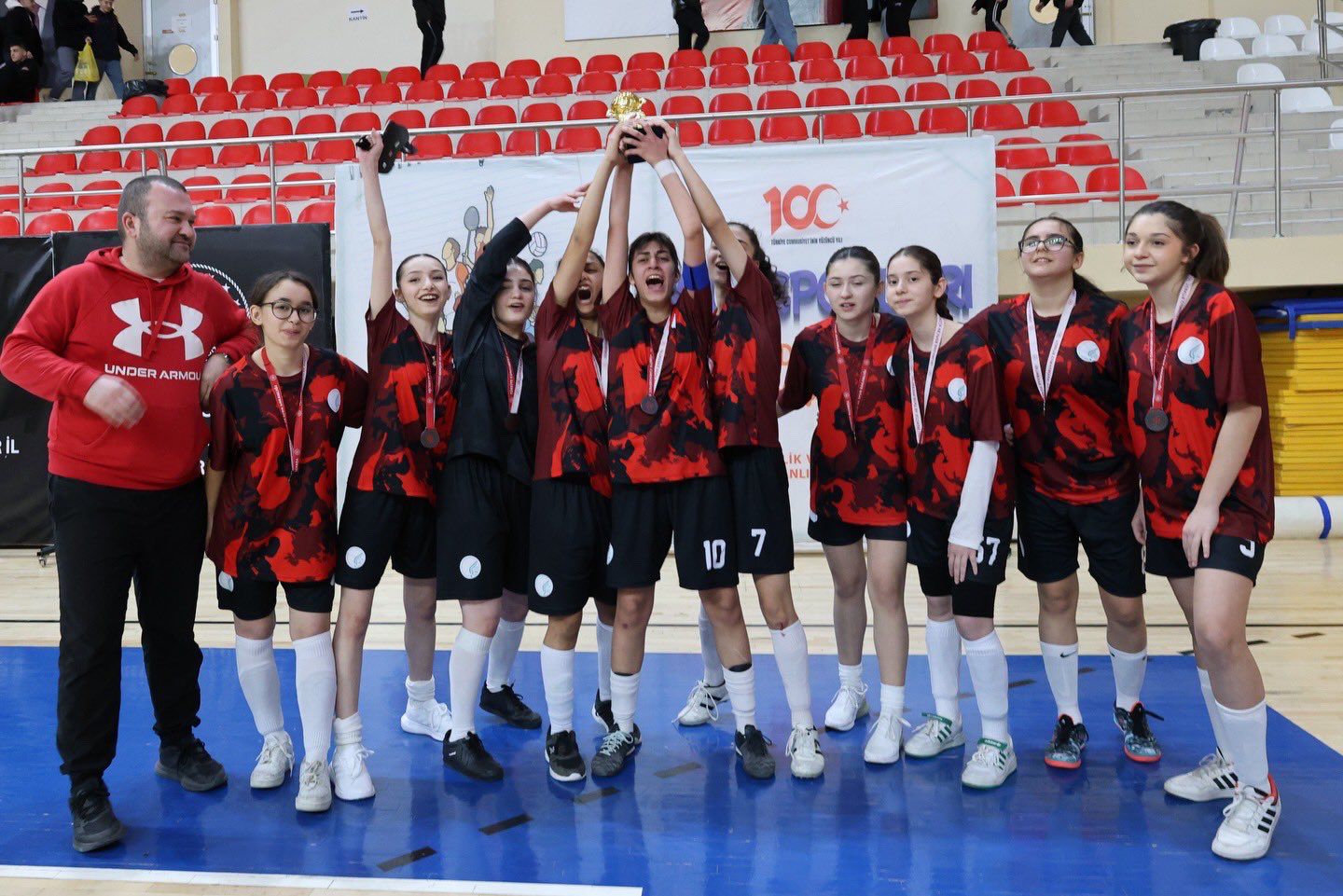 Bozüyük'te Hem Sporda Hem Eğitimde Başarı