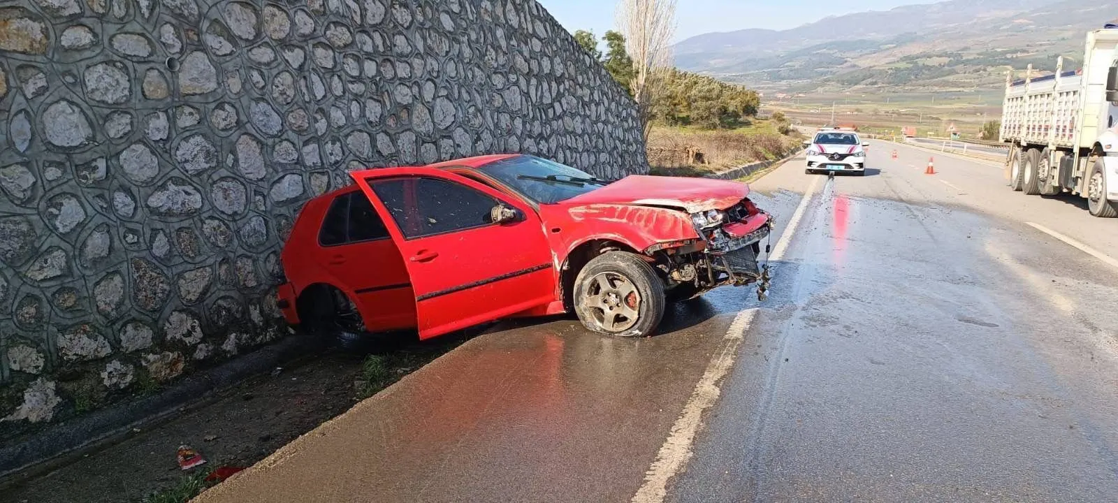 BİLECİK'TE TRAFİK KAZASI; 2 YARALI