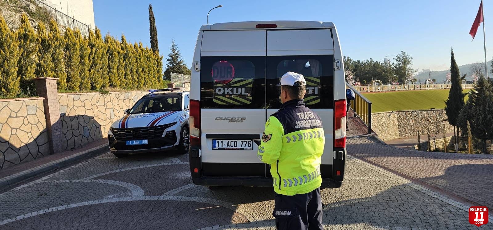JANDARMA OKUL SERVİS ARAÇLARINI DENETLEDİ