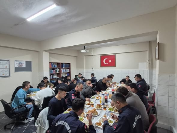 Kaymakam Uçar, Jandarma Personeliyle İftar Sofrasında Buluştu