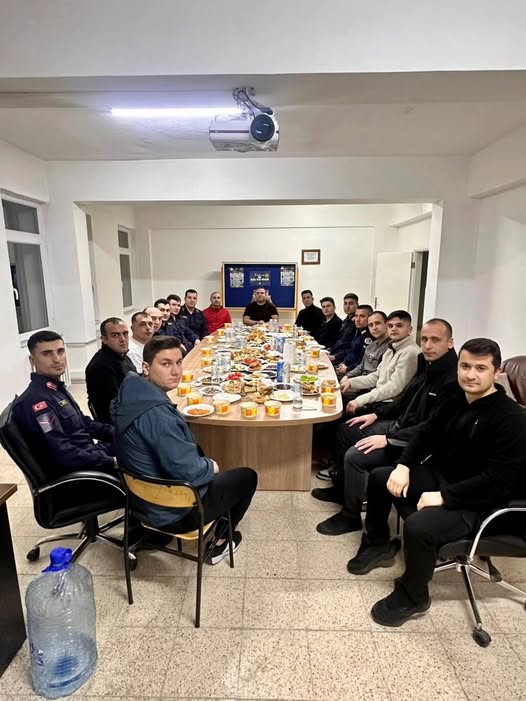 Kaymakam Ünal Jandarma Personeliyle Sahurda Buluştu