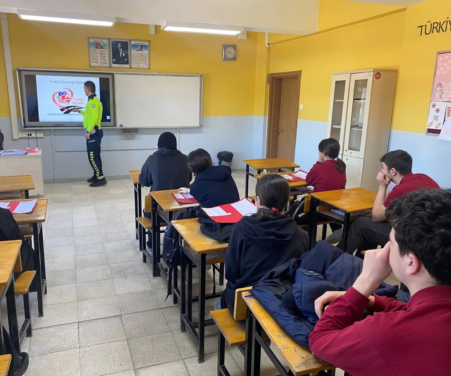 Öğrencilere polislerden trafik eğitimi
