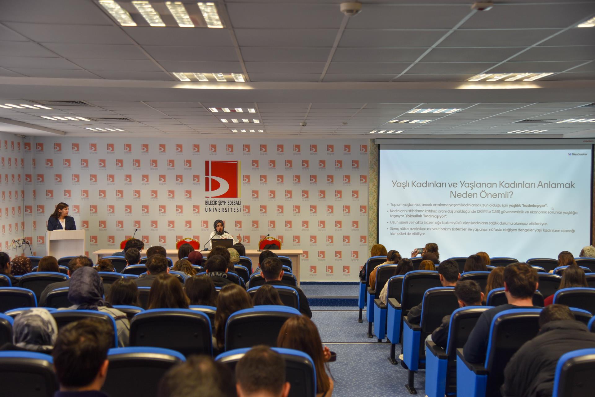 Üniversitede kadın programı
