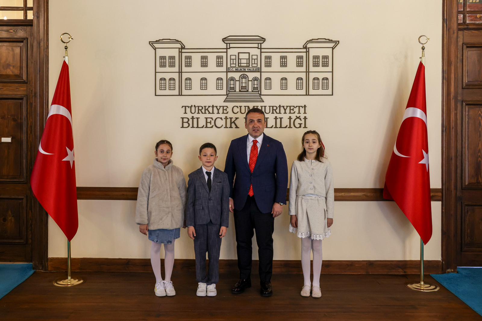 23 Nisan'da Vali Sözer Çocukları Ağırladı