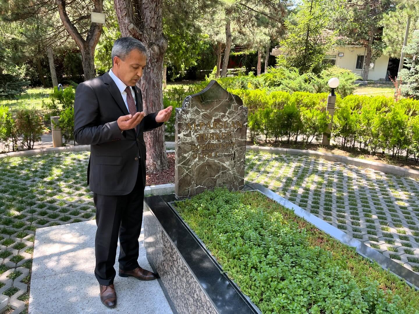 BAŞKAN ÖZDEN BAŞBUĞ'UNU UNUTMADI