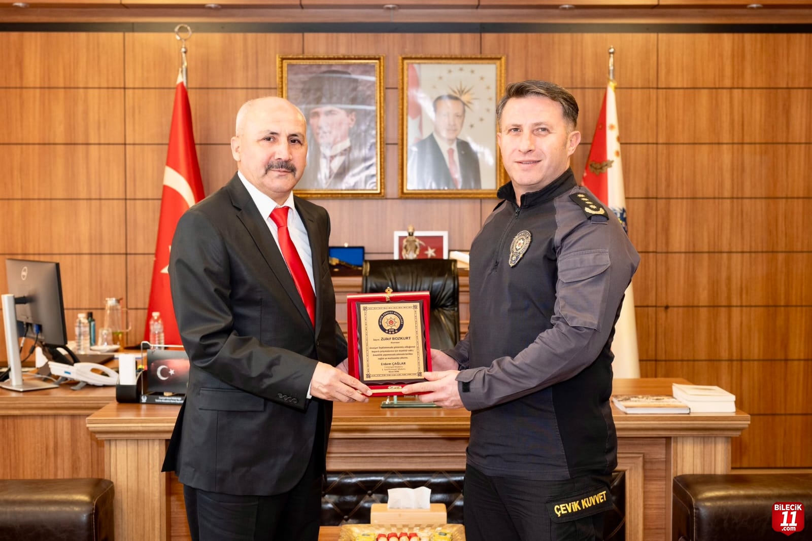 BOZKURT KOMİSER'E PLAKET
