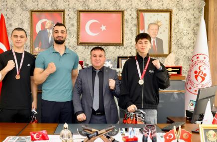 Türkiye Şampiyonu ve Üçüncüsünden İl Müdürü Demir'e Ziyaret