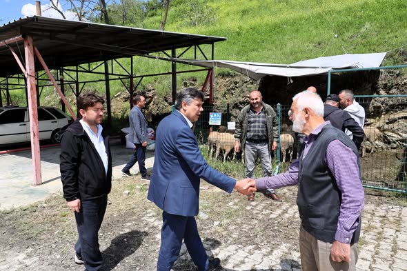 BAŞKAN DURGUT KURBAN PAZARINI ZİYARET ETTİ