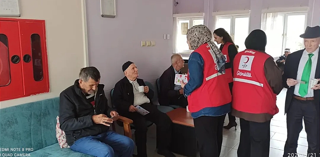 İlkokul Öğrencilerinin Mektupları Huzurevinde Yüzleri Güldürdü