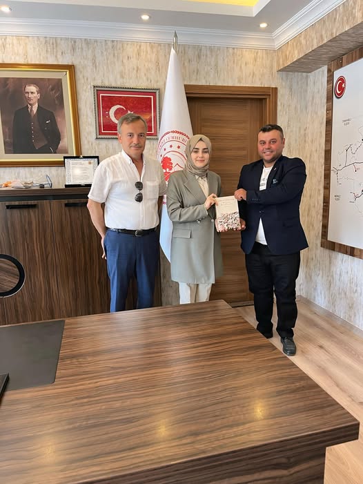 Kaymakam Kılıç’a Anlamlı Kitap Takdimi