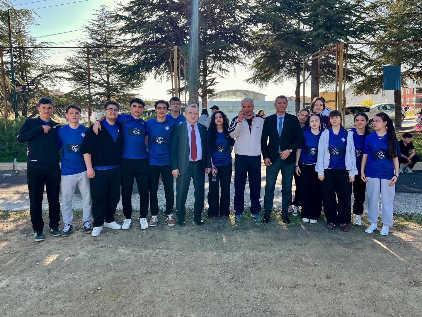 Kaymakam Öztürk’ten sporculara madalya takdimi