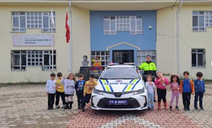 Minik Öğrencilere Trafik Kuralları Anlatıldı