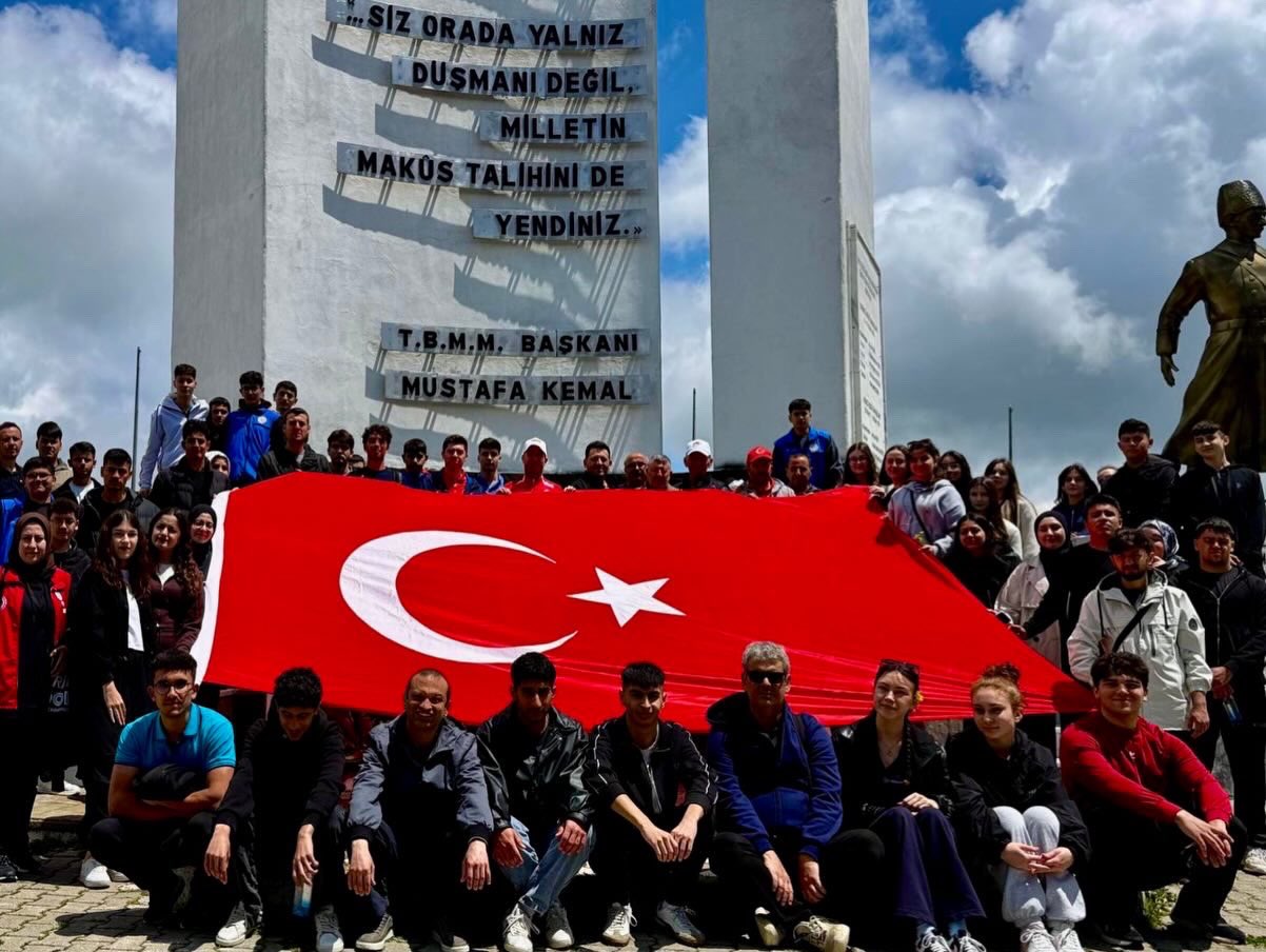 Söğüt’te Gençlik Haftası Doğa Yürüyüşüyle Kutlandı
