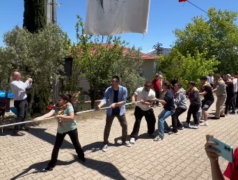 Üzümlü’de halat çekme yarışma heyecanı