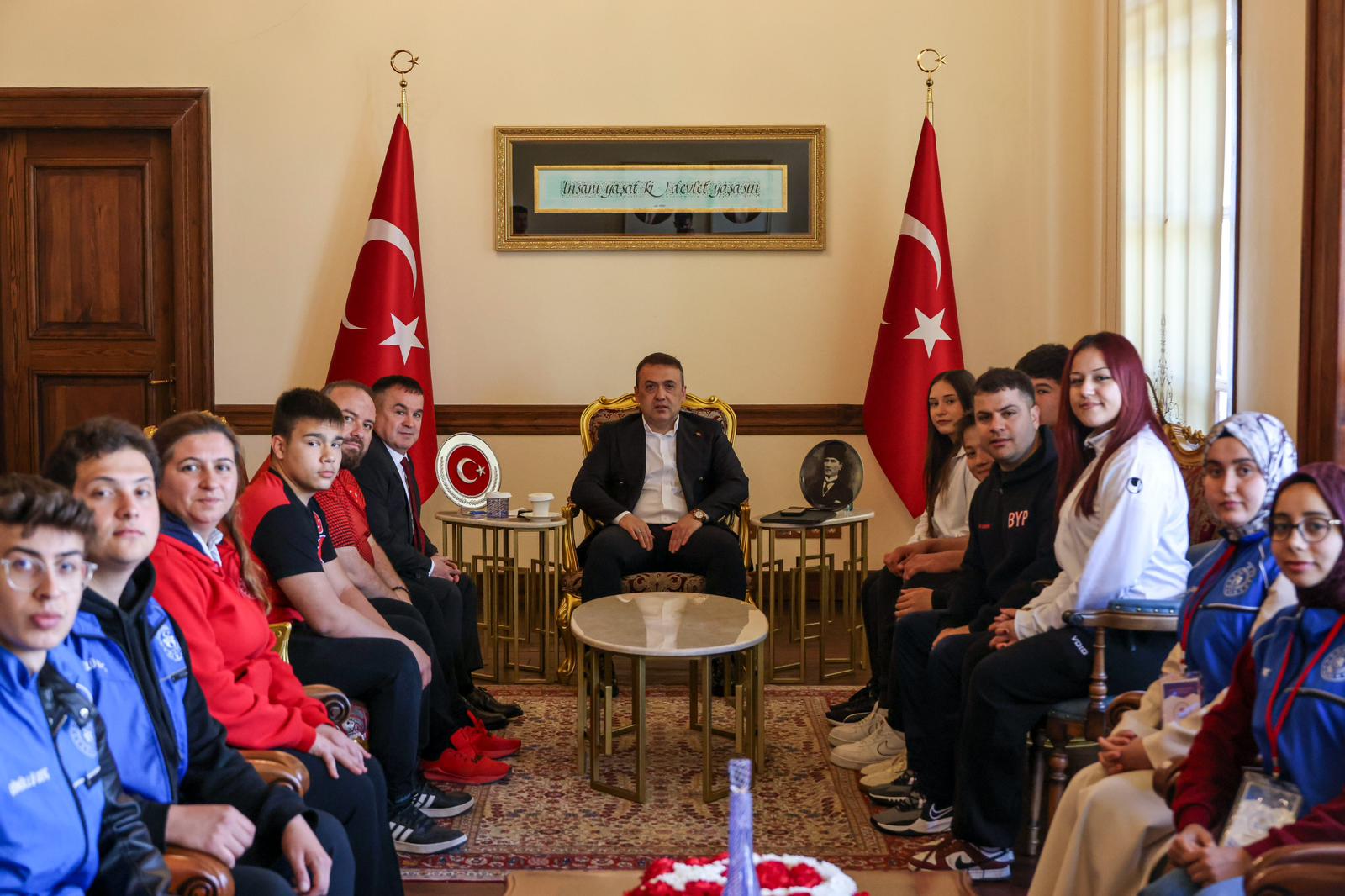 Vali Sözer Gençleri Ağırladı