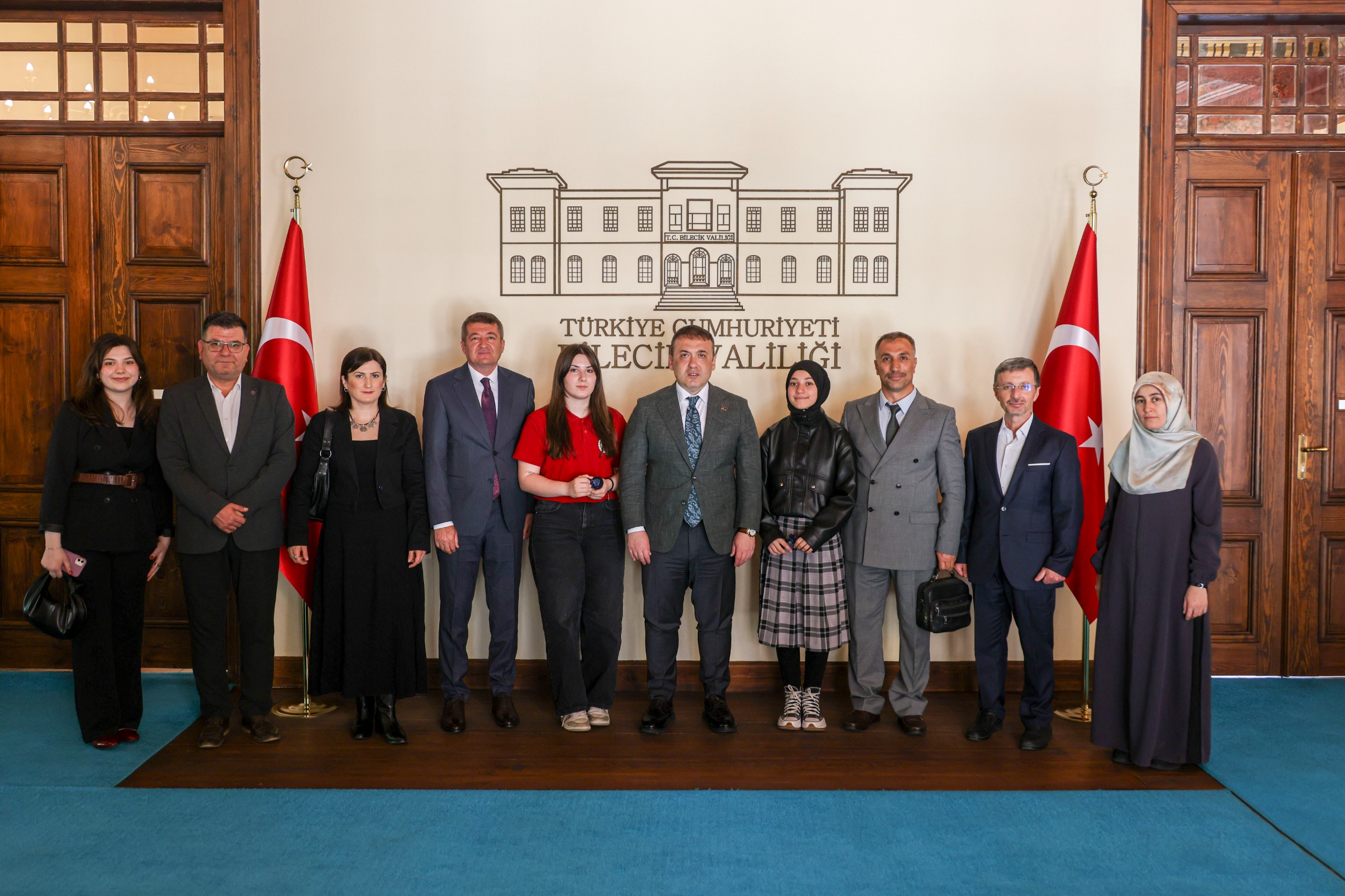 Vali Sözer Türkiye Birincisi Öğrencileri Makamında Kabul Etti
