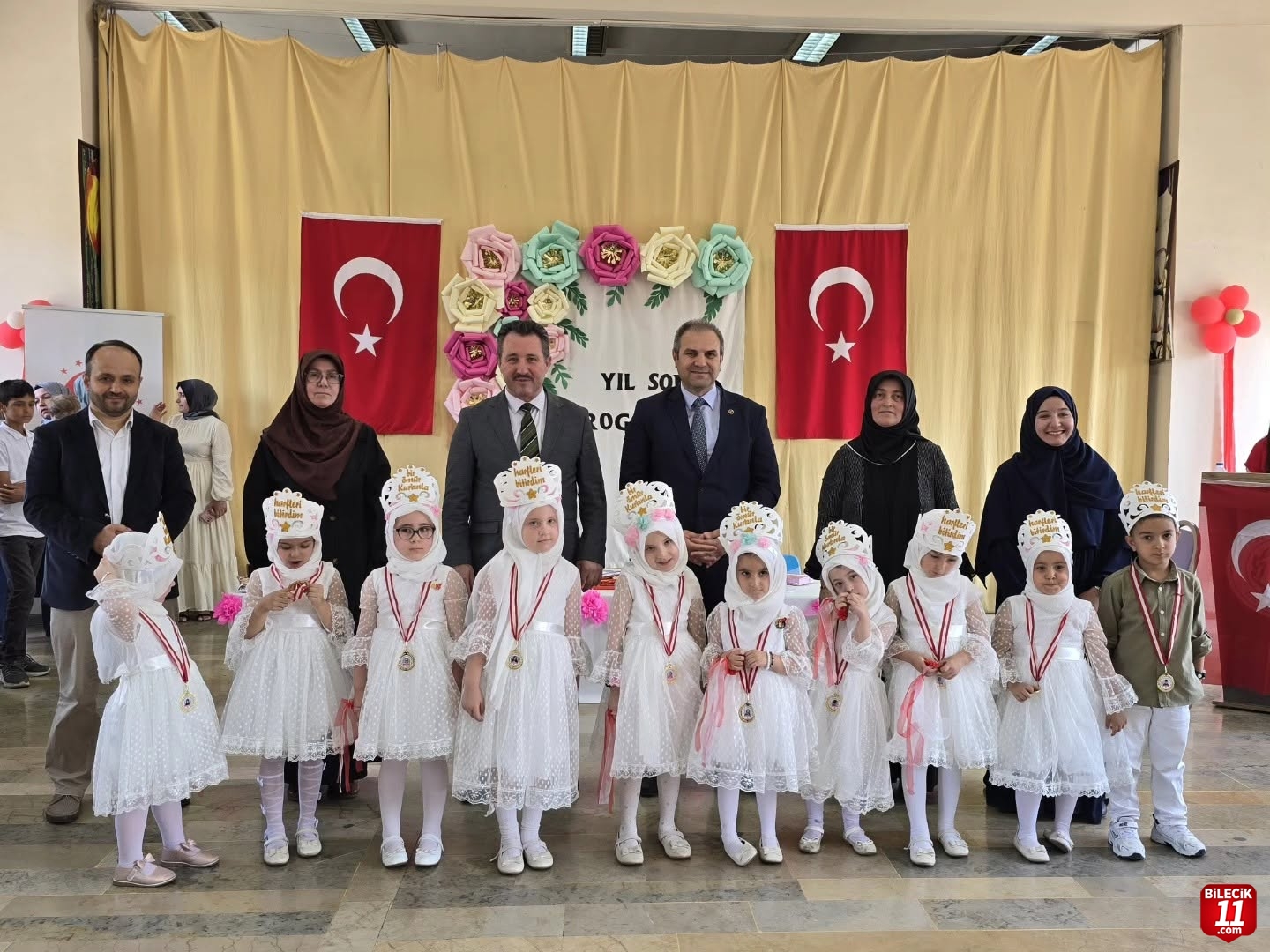 BAYIRKÖY'DE 4-6 YAŞA ARASI KUR'AN KURSU ÖĞRENCİLERİNDEN MEZUNİYET COŞKUSU