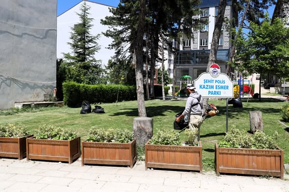 Park ve Bahçeler Ekiplerinden Yoğun Mesai