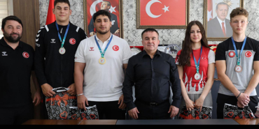 jçgkı.
