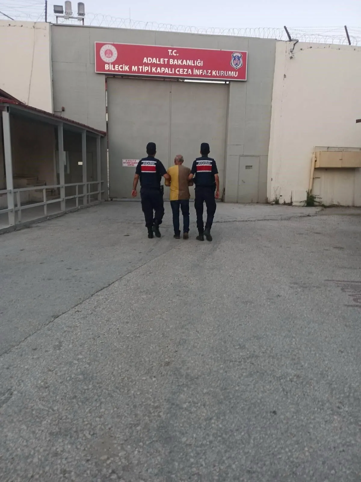 4 AYRI SUÇ KAYDI BULUNAN ŞAHIS BİLECİK'TE YAKALANDI
