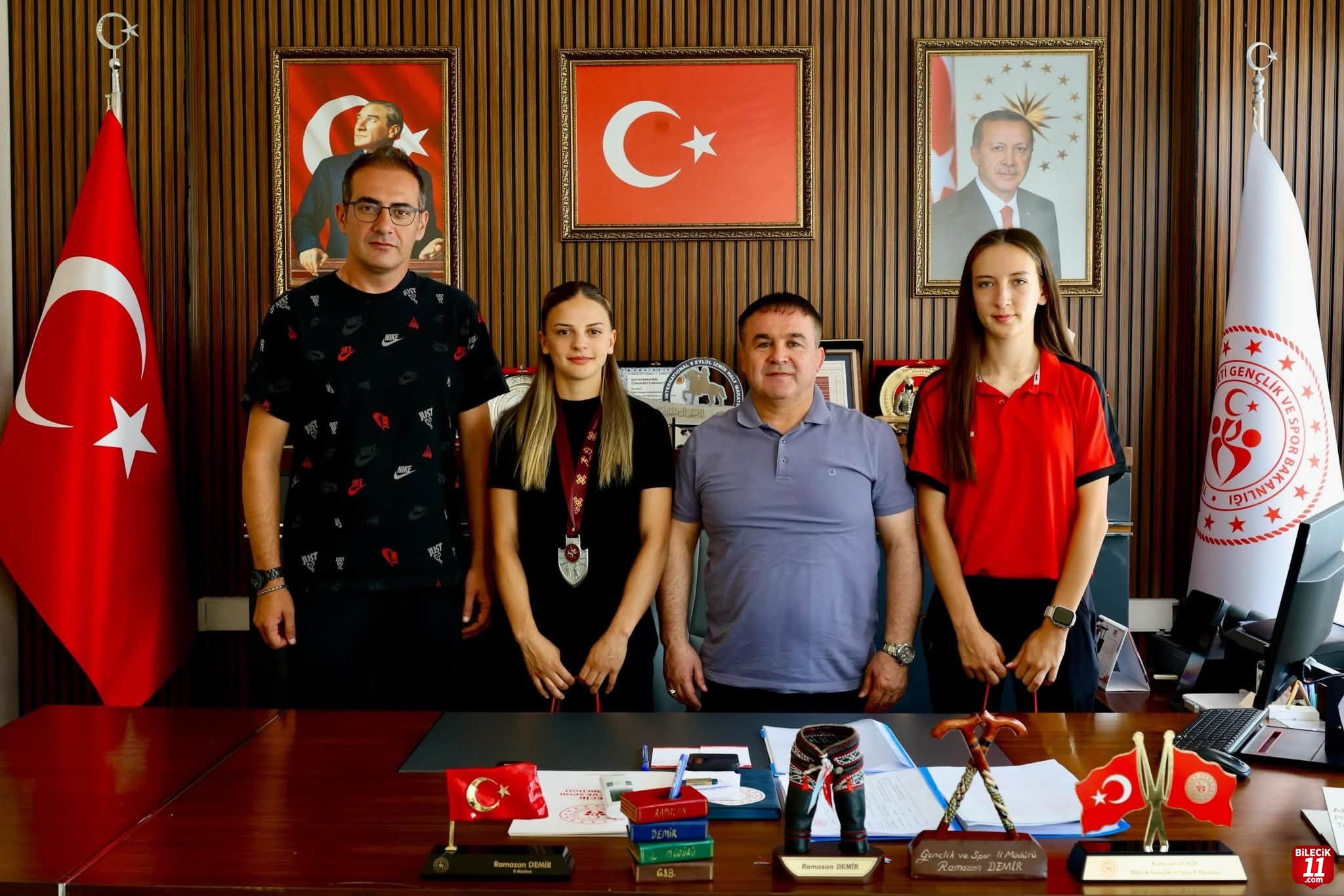 BAŞARILI ATLETLERDEN MÜDÜR DEMİR'E ZİYARET