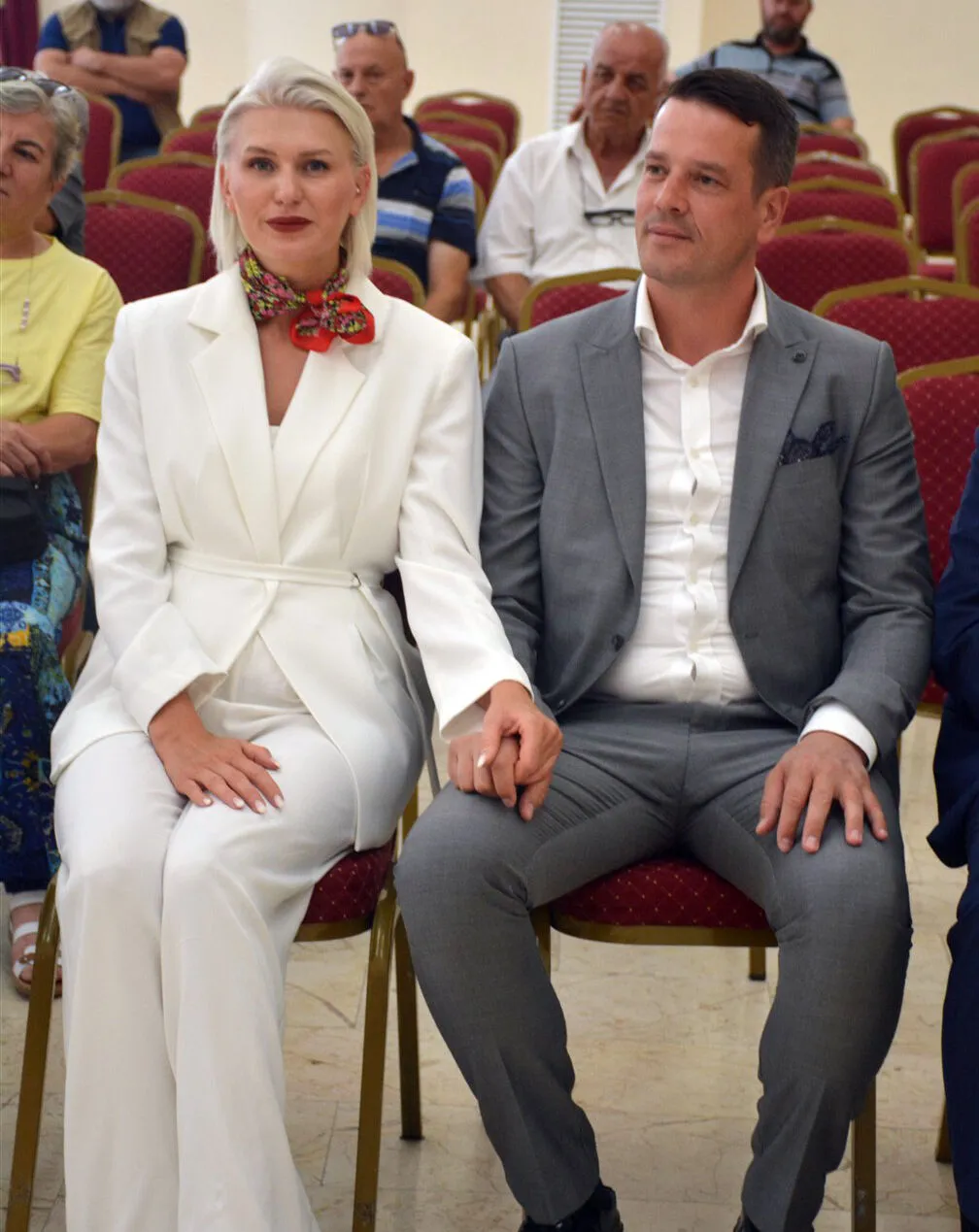 BERAT SUBAŞI'DAN EŞİNE TAM DESTEK