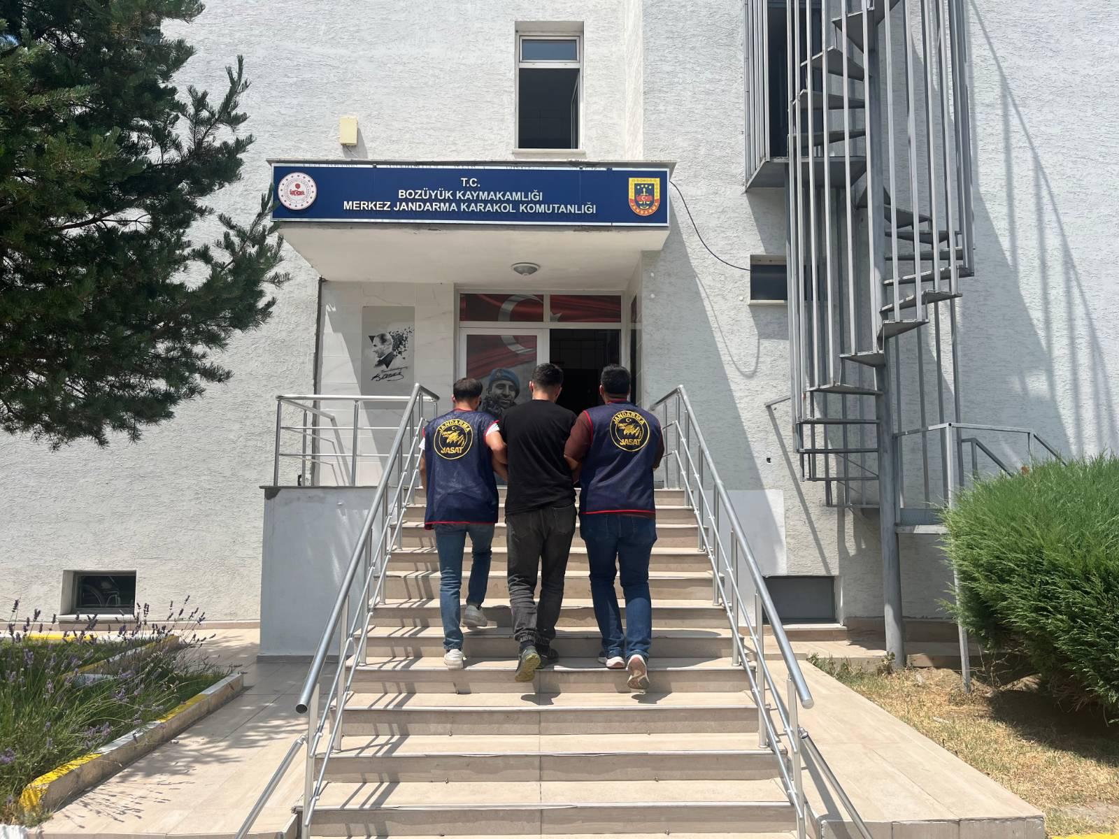 BİLECİK’TE ARANAN ŞAHIS JASAT TARAFINDAN YAKALANDI
