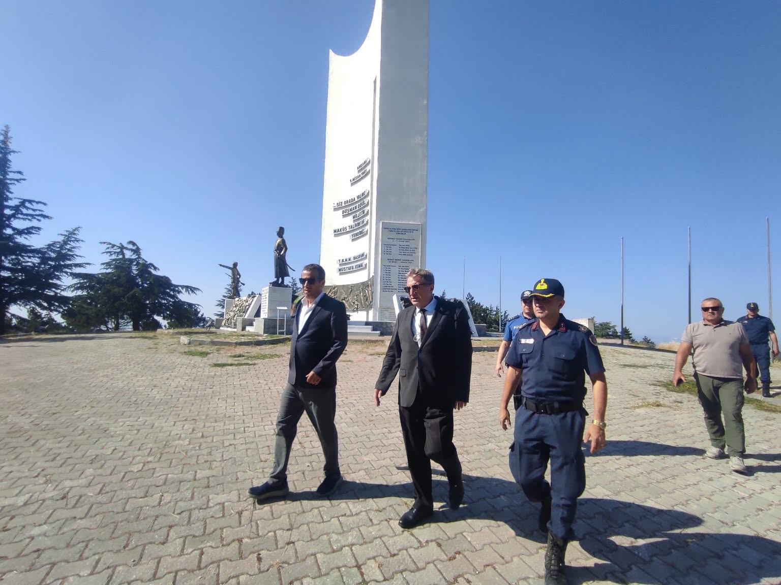 Kaymakam Helvacı'dan Şehitlik Ziyareti