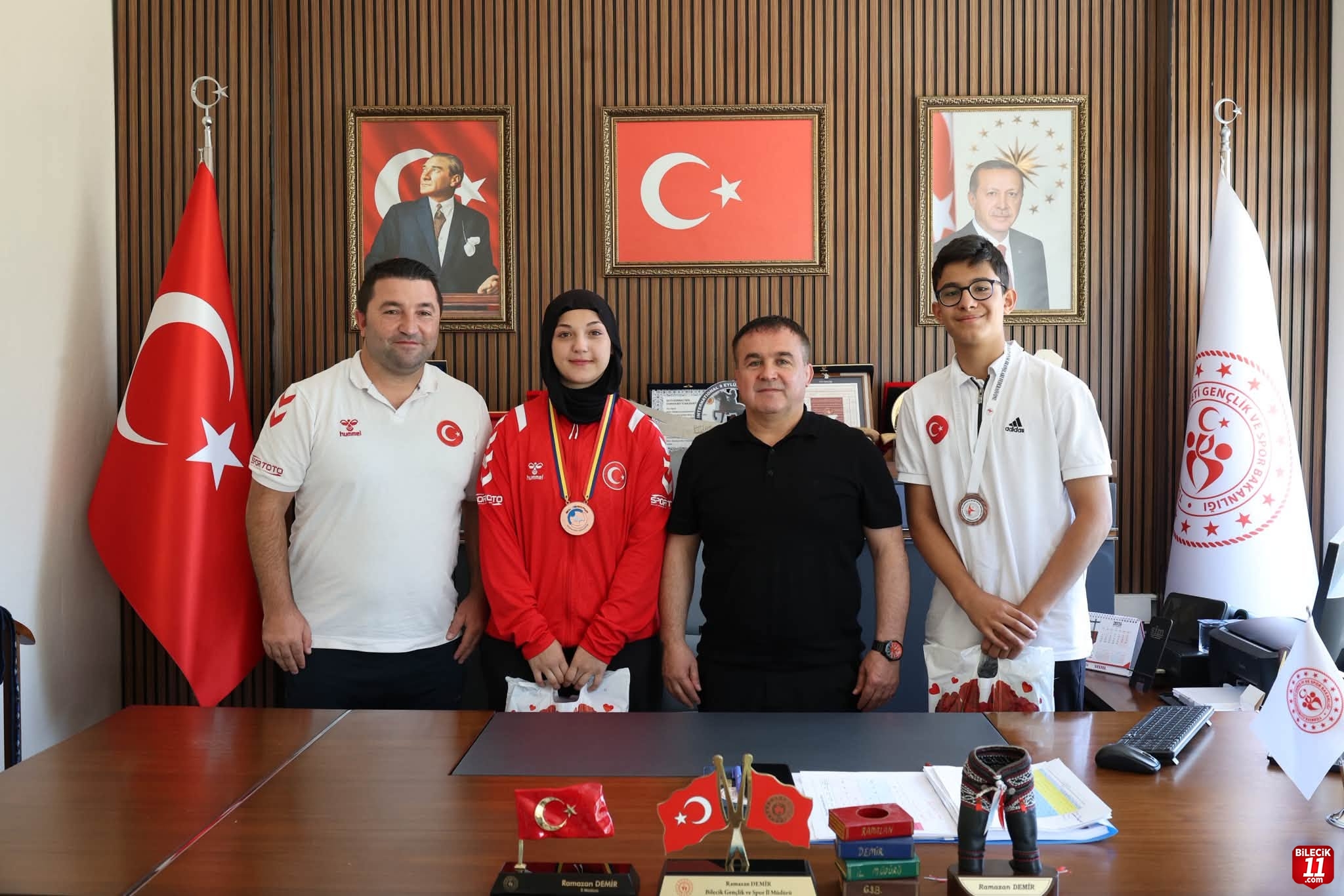 MİLLİ SPORCULARIMIZ İL MÜDÜRÜ DEMİR'İ ZİYARET ETTİ