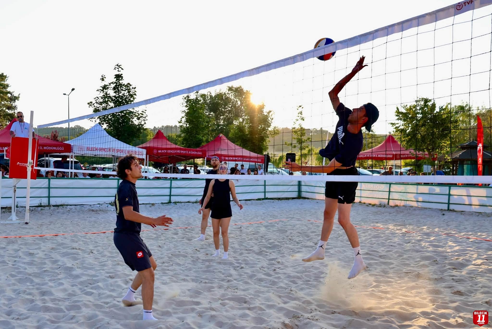 Plaj Voleybolu Turnuvasında Heyecan Tavan Yaptı