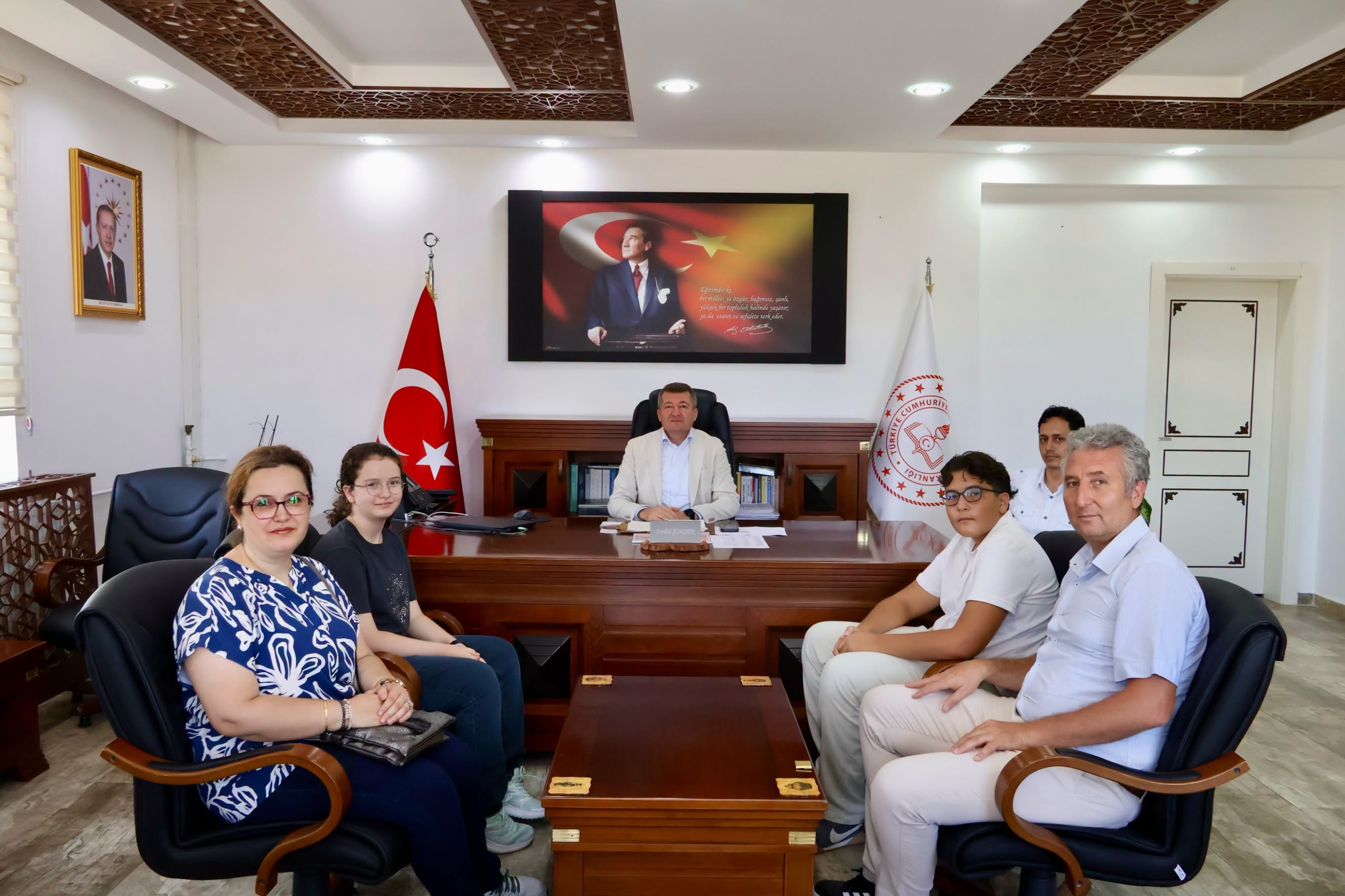 ŞAMPİYONLARDAN MÜDÜR ŞİMŞEK'E ZİYARET