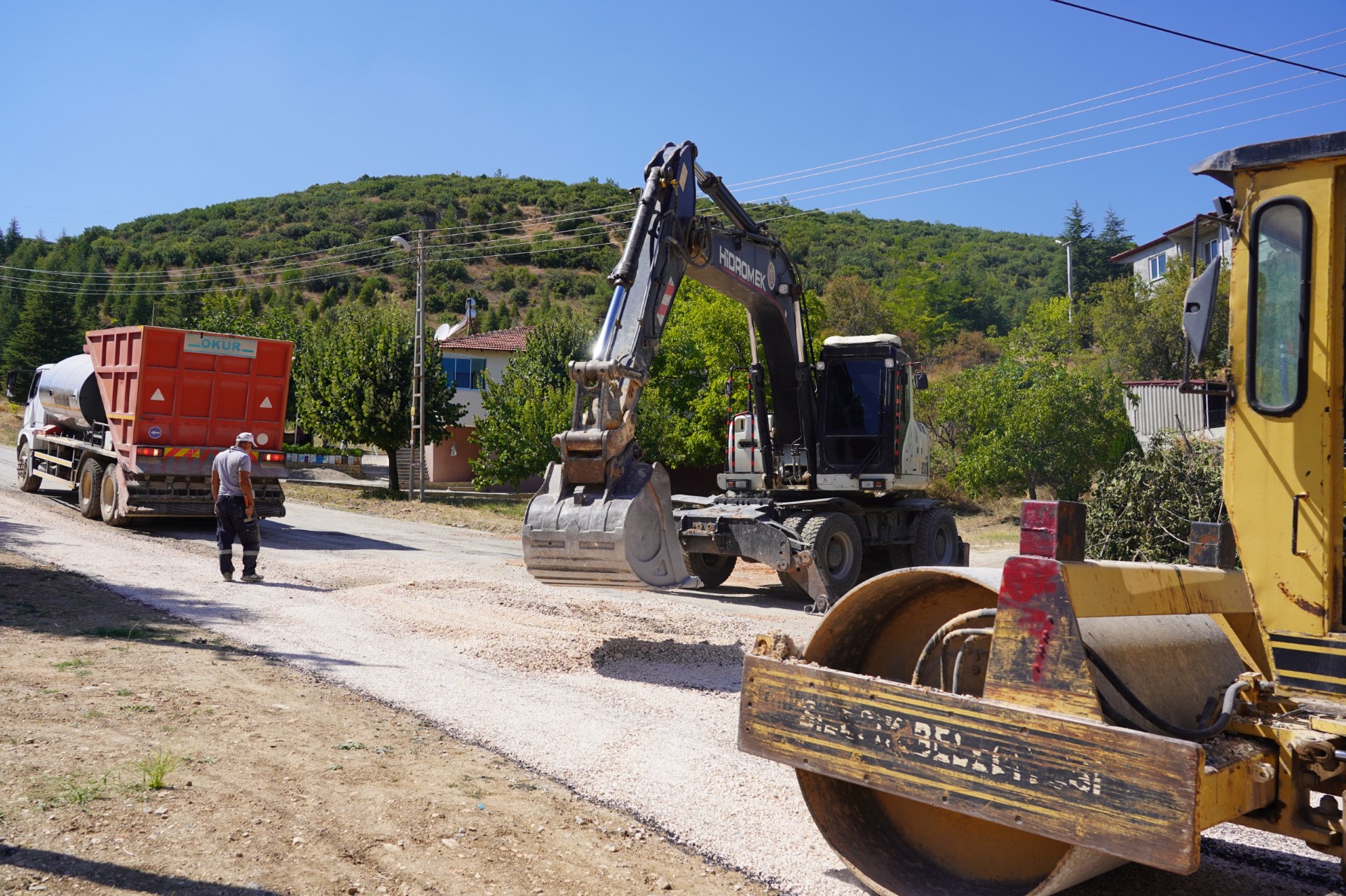 BİLECİK'TE YENİ YOLLAR ULAŞIMA AÇILIYOR